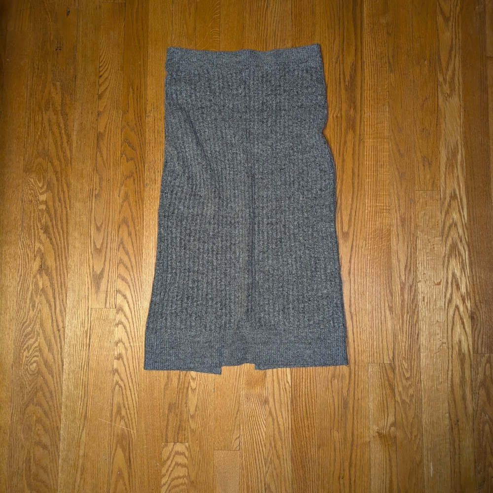 H&M Gray Ribbed Knit Skirt